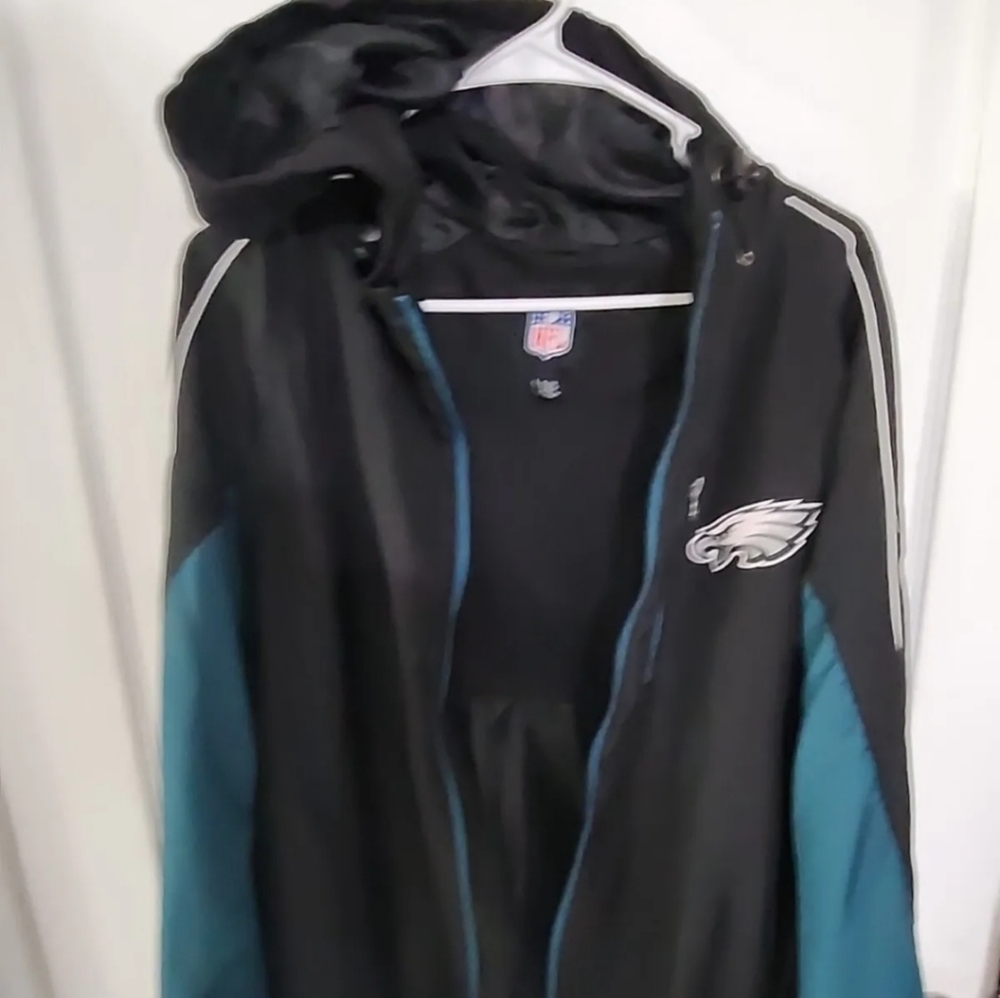 Philadelphia Eagles NFL Windbreaker w hoodie size xl Vintage